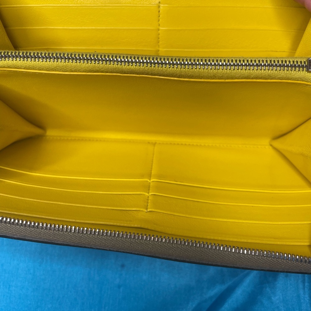 Celine Pebble Leather Wallet Yellow Interior Excel cond. Includes box & dust bag - Picture 8 of 15